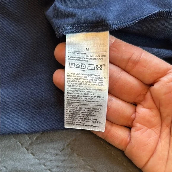 Gap Fit Women's Navy Sleeveless Athletic Tank Top - Picture 8 of 8